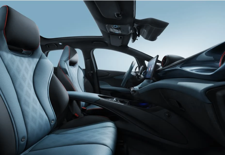 Ergonomische Sitze mit veganem Lederbezug