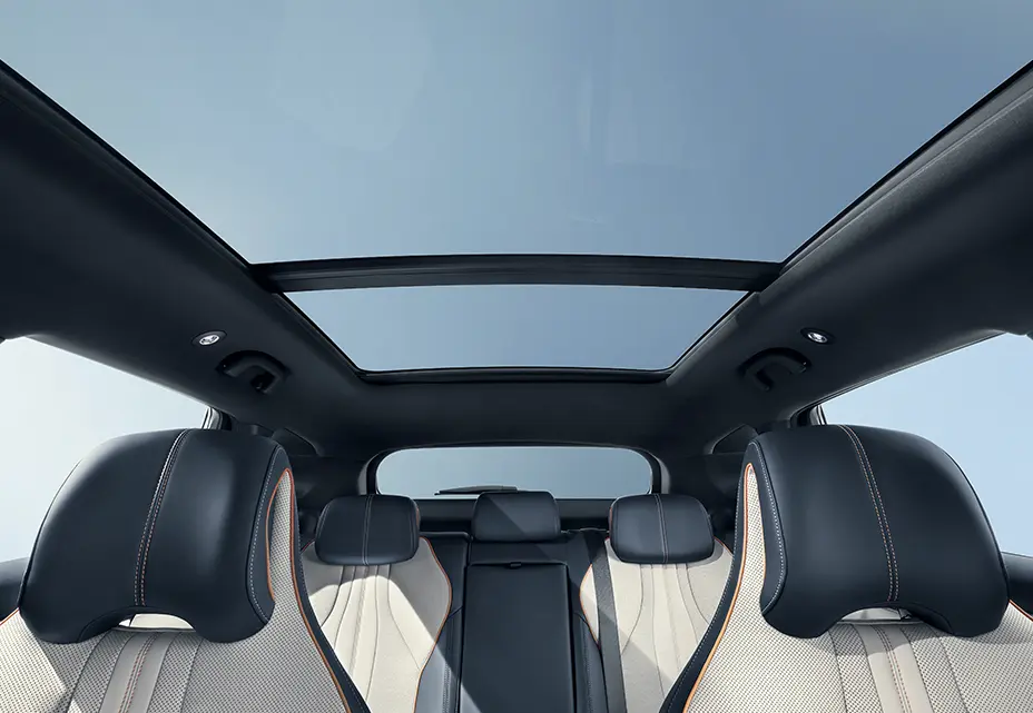 Luftiges Panorama-Glasschiebedach