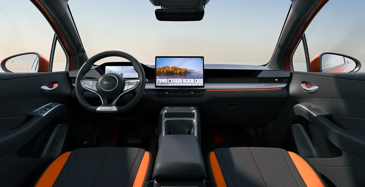 Interieuraufnahme vom Intelligenten Cockpit eines BYD Dolphin